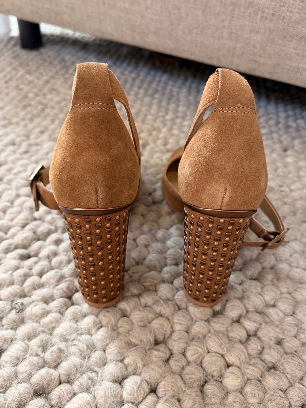 NWOT Joyfolie Nutmeg Suede Studded Block Heel Sandals - Picture 5 of 10